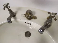 Vasque évier porcelaine sur pied