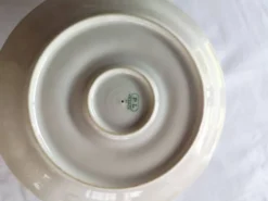 Vends saucière Élégant décor de petites roses dorées,