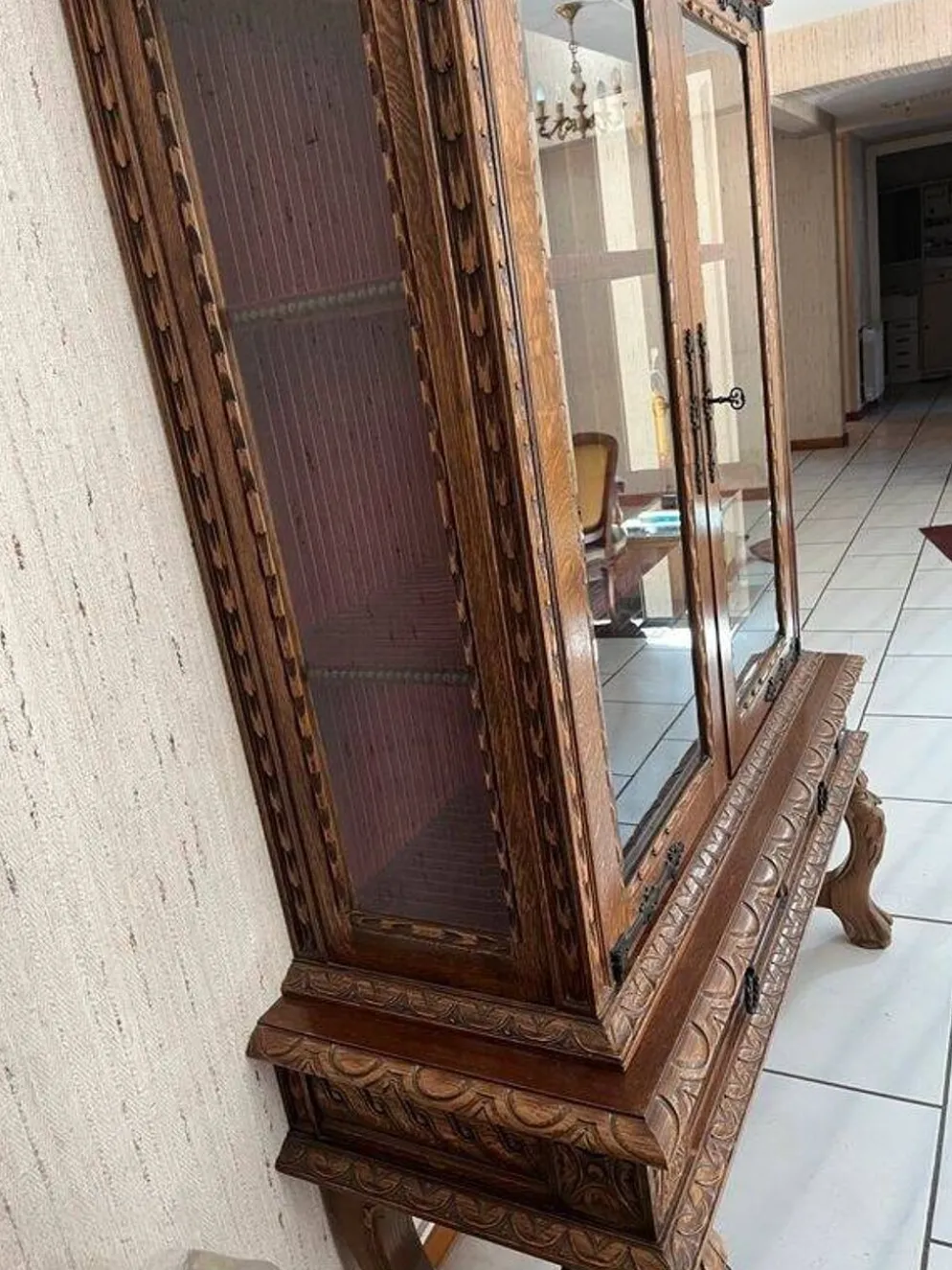 Vente d'une vitrine en chêne massif style Henri II / néo-Renaissance