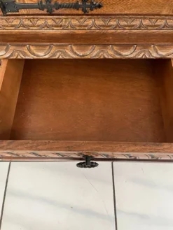 Vente d'une vitrine en chêne massif style Henri II / néo-Renaissance