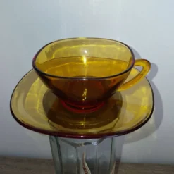Vereco- 6 tasses et sous tasses verre orange