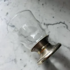 Verre ancien pied métal argenté