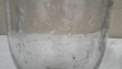 Verre bullé à pied