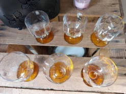 Verre à liqueur vintage à facettes