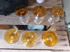 Verre à liqueur vintage à facettes