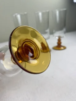 Verre à pied ambré