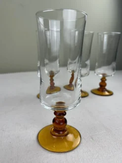 Verre à pied ambré