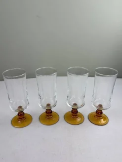 Verre à pied ambré