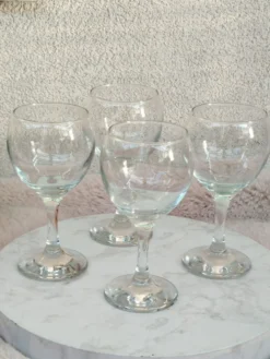 Verres a ballon sur pied