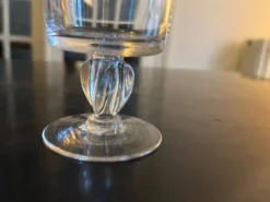 10,verres ancien au pied torsadé