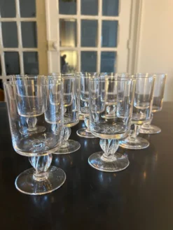 10,verres ancien au pied torsadé