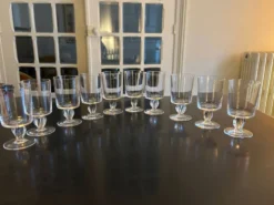 10,verres ancien au pied torsadé
