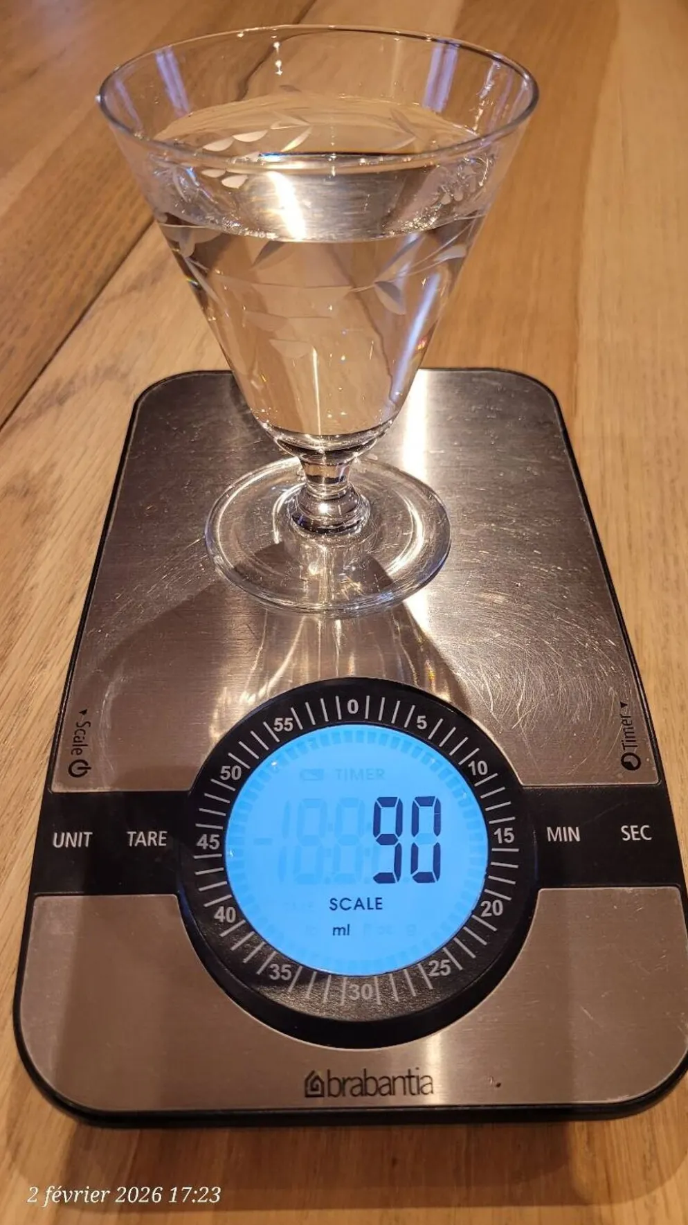 4 verres anciens en verre gravé