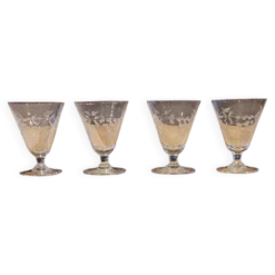 4 verres anciens en verre gravé