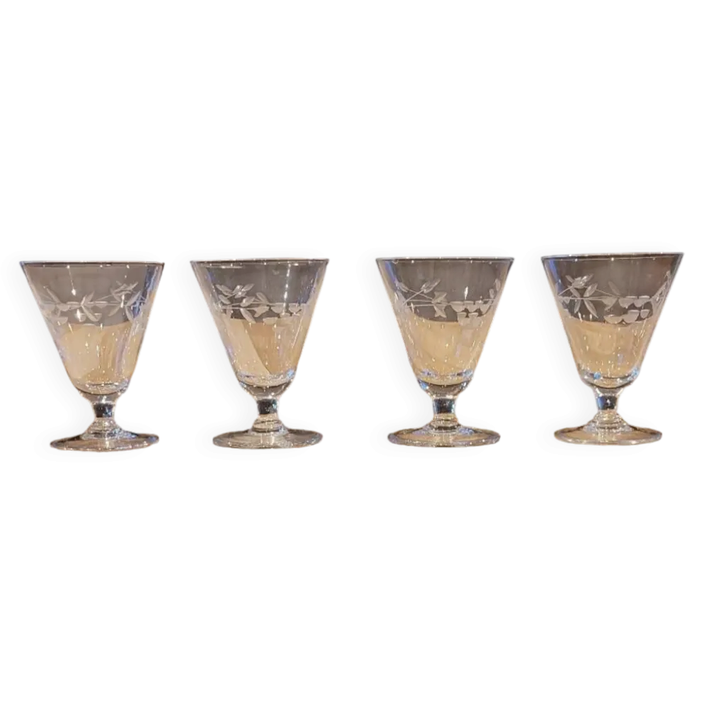 4 verres anciens en verre gravé