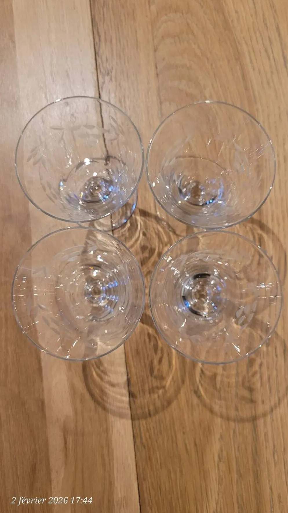 4 verres anciens en verre gravé