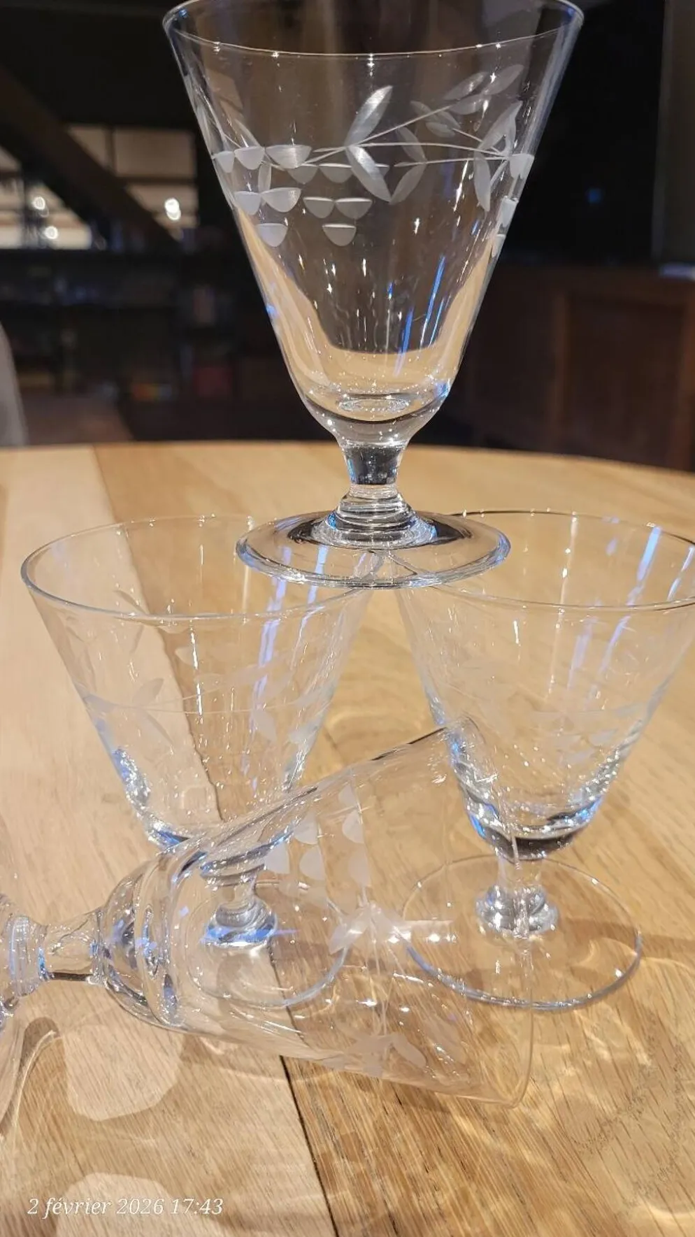 4 verres anciens en verre gravé
