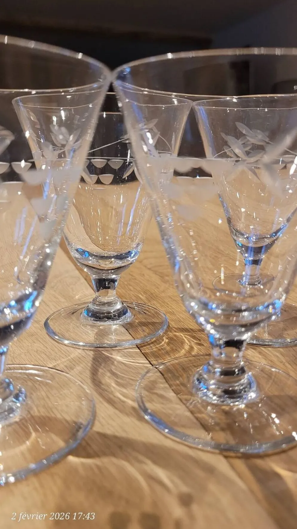 4 verres anciens en verre gravé