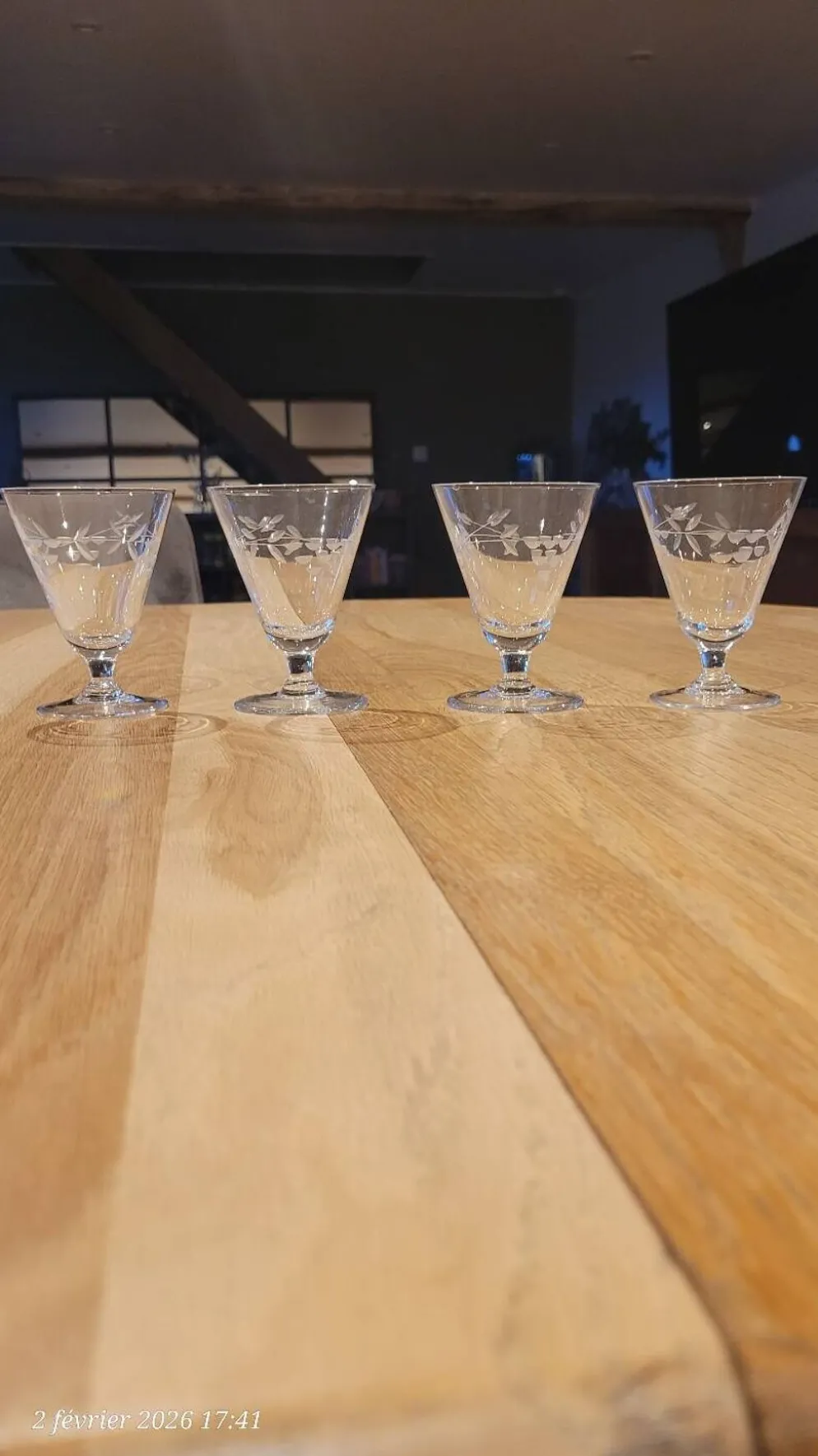 4 verres anciens en verre gravé