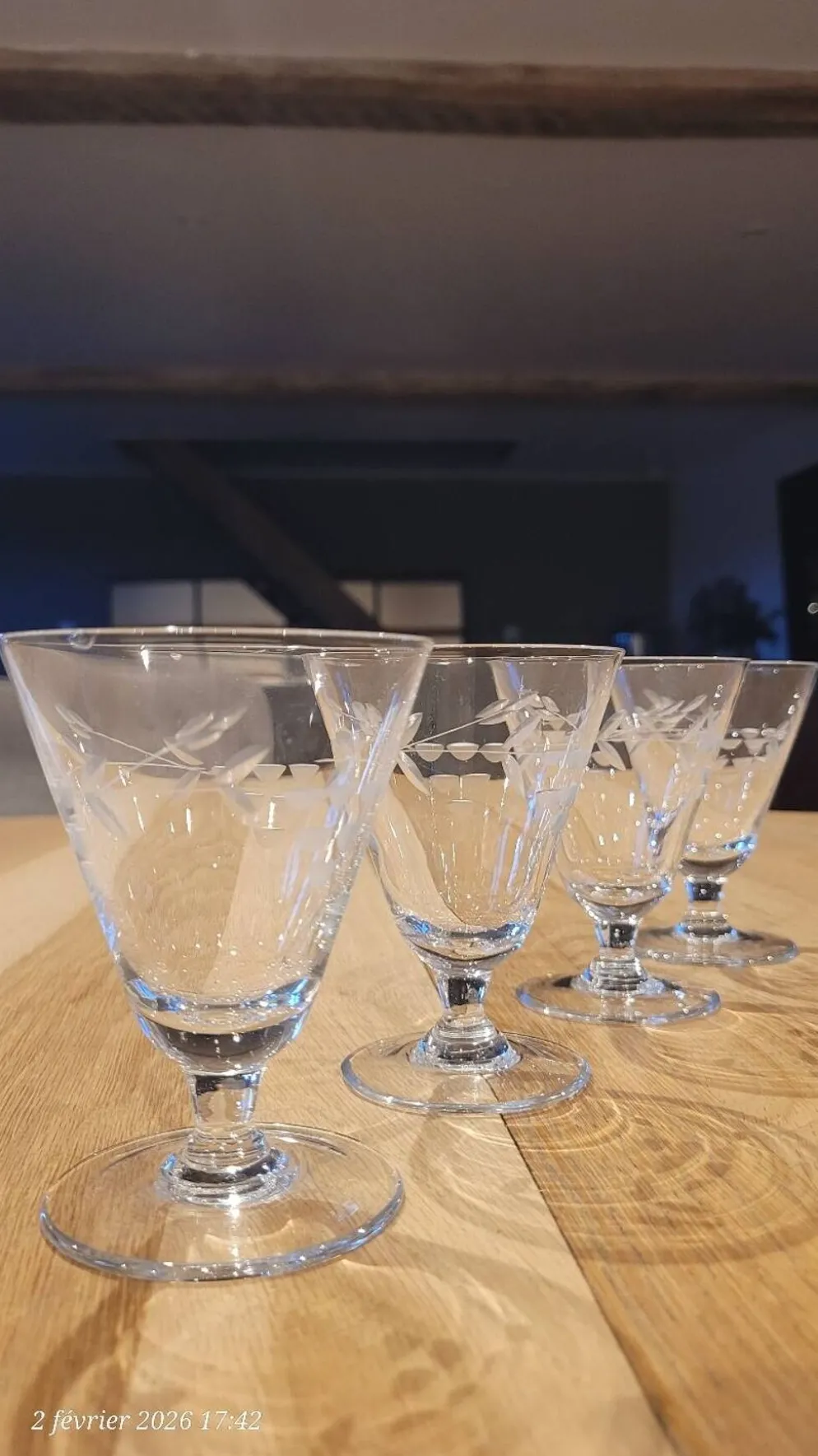 4 verres anciens en verre gravé