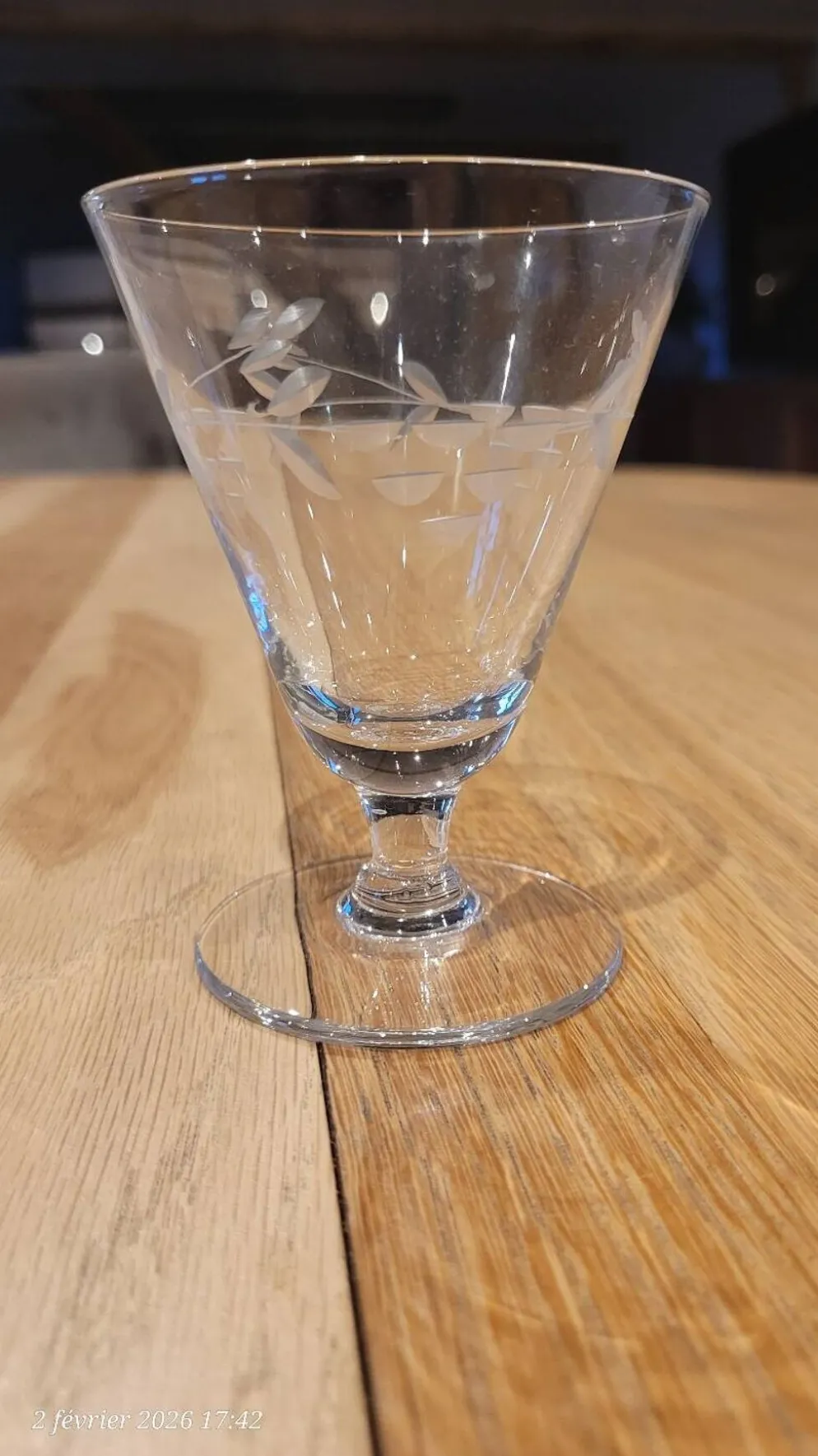 4 verres anciens en verre gravé