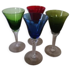 Verres colorés, en verre de Murano .