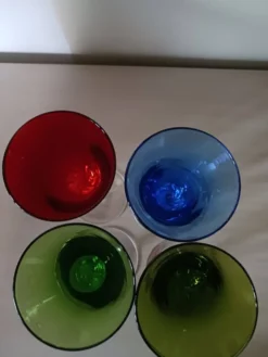 Verres colorés, en verre de Murano .