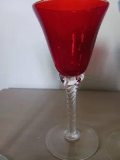 Verres colorés, en verre de Murano .