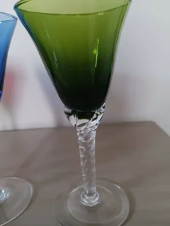 Verres colorés, en verre de Murano .