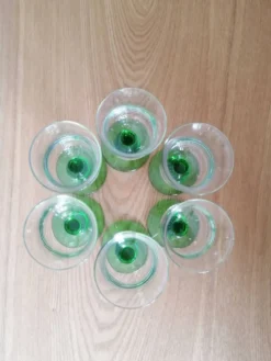 6 verres de liqueur à pied vert