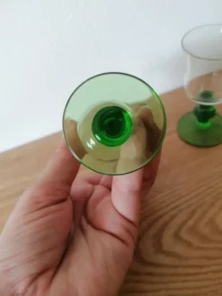 6 verres de liqueur à pied vert