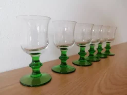 6 verres de liqueur à pied vert