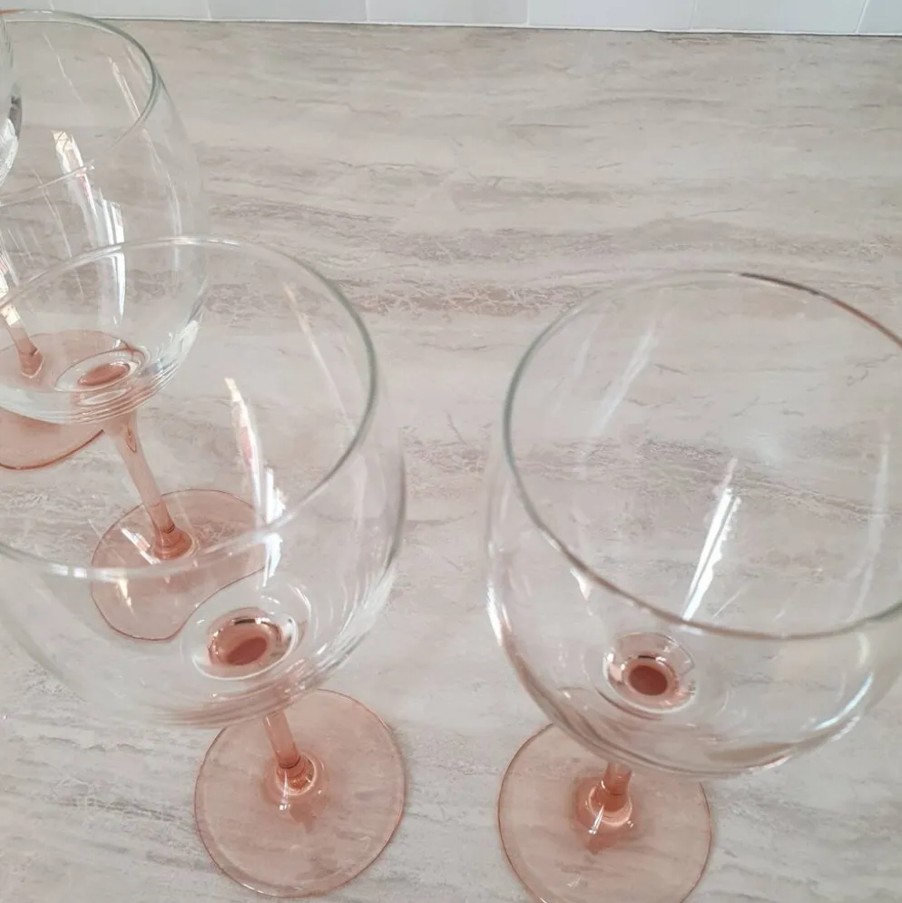 4 Verres à Eau ou Vin / verre à pied Rose
