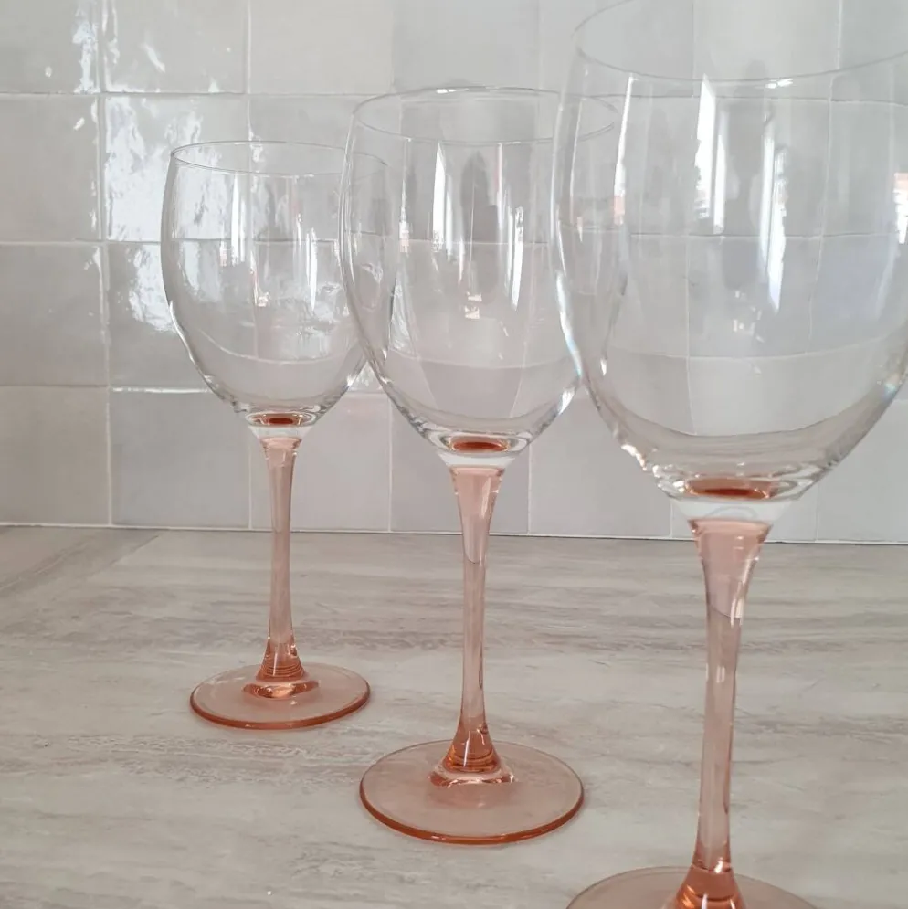 4 Verres à Eau ou Vin / verre à pied Rose