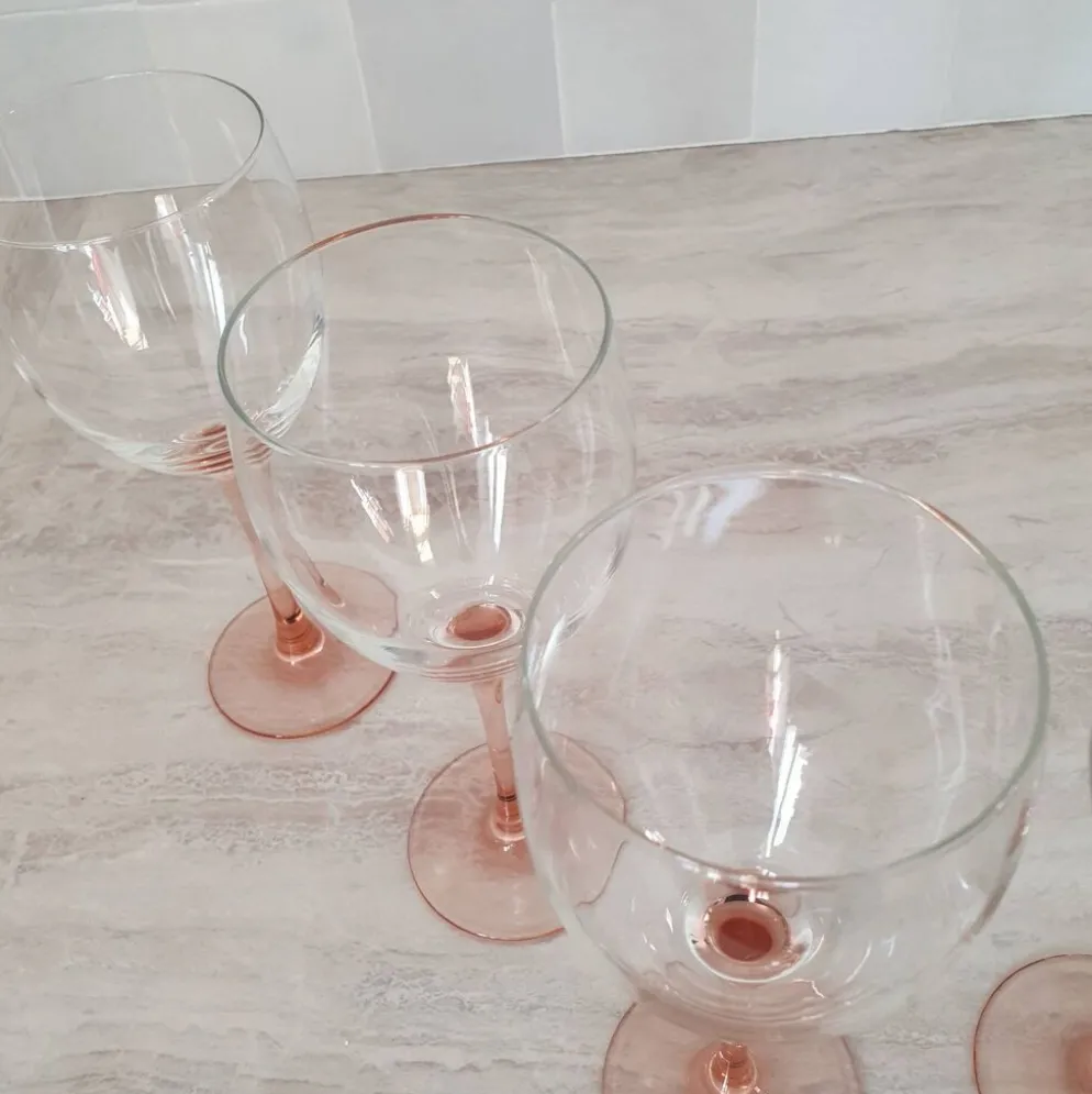 4 Verres à Eau ou Vin / verre à pied Rose