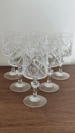 6 verres à eau sur pied en cristal taillé