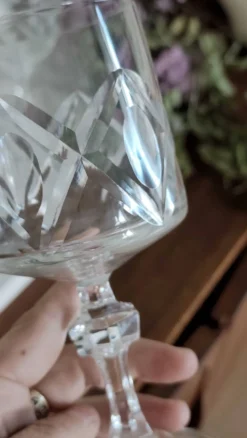 6 verres à eau sur pied en cristal taillé