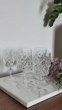 6 verres à eau sur pied en cristal taillé