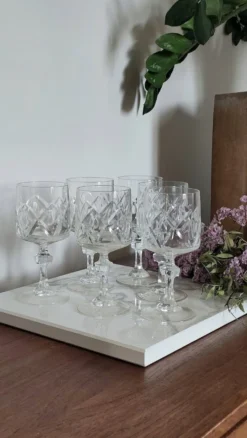 6 verres à eau sur pied en cristal taillé