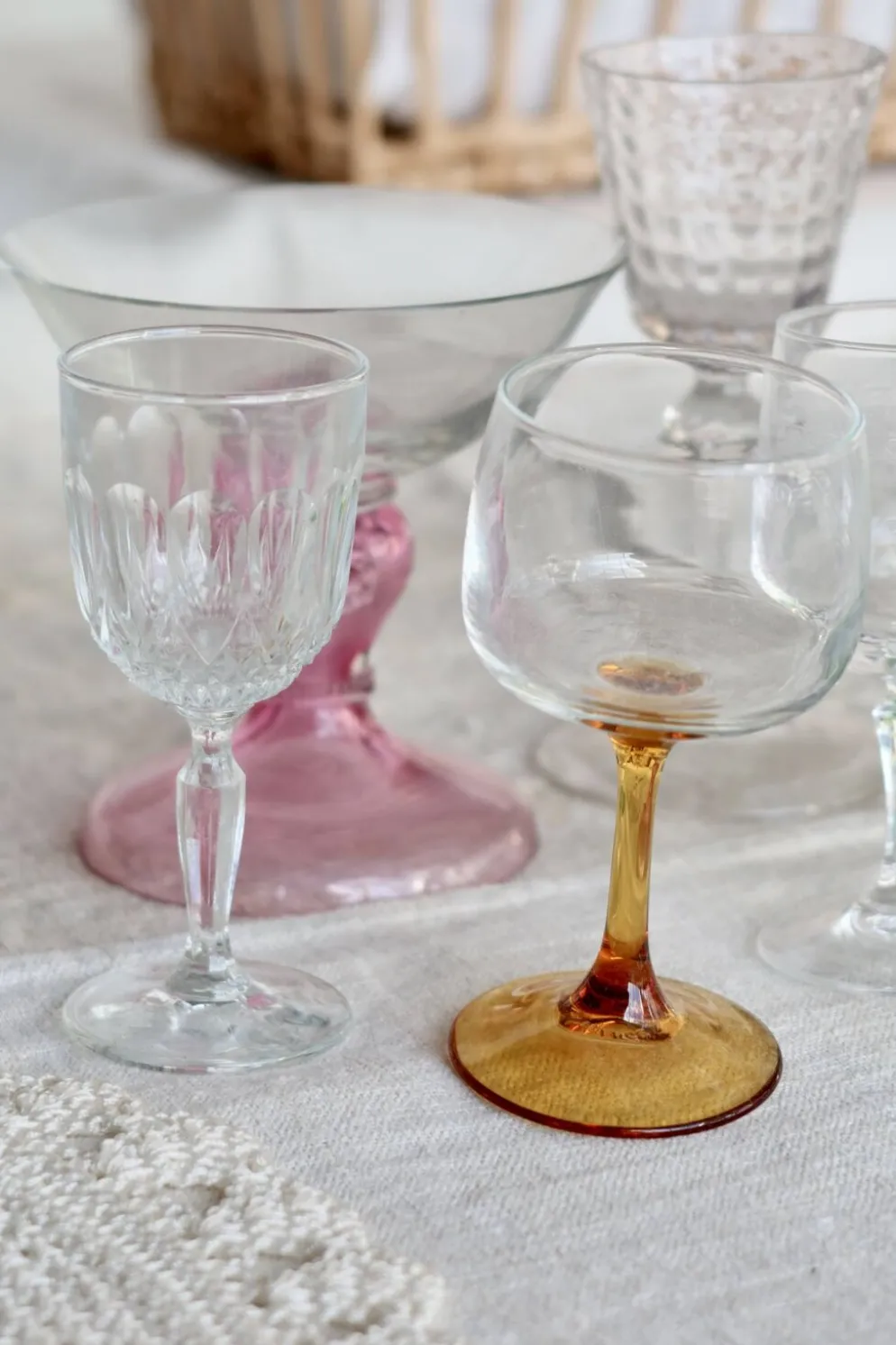 8 verres à liqueur dépareillés vintage en verre et cristal