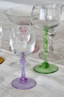 8 verres à liqueur dépareillés vintage en verre et cristal