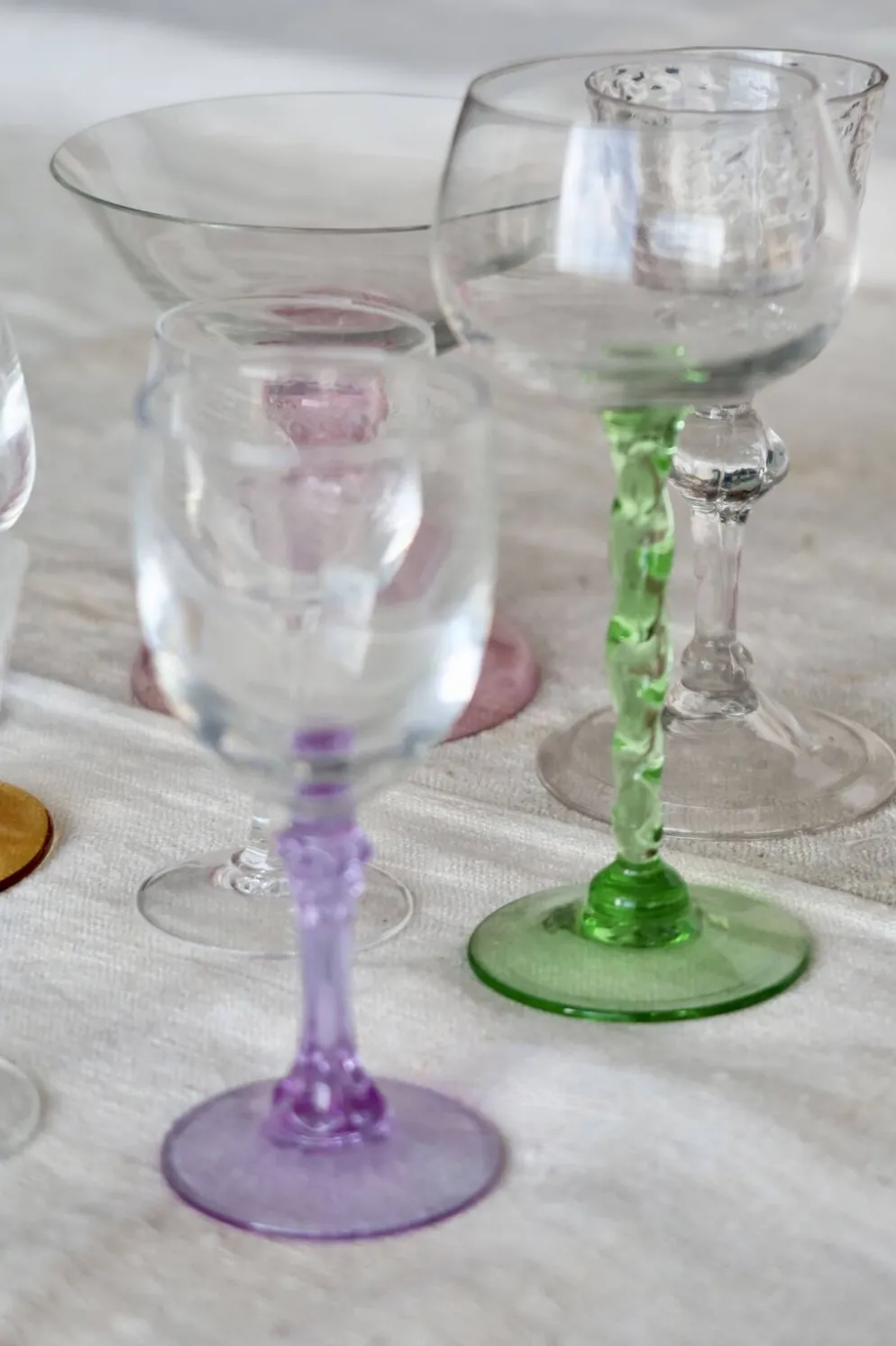 8 verres à liqueur dépareillés vintage en verre et cristal