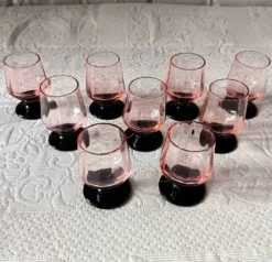 9 verres à liqueur français rose pied noir vintage france