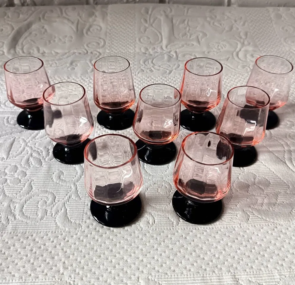 9 verres à liqueur français rose pied noir vintage france