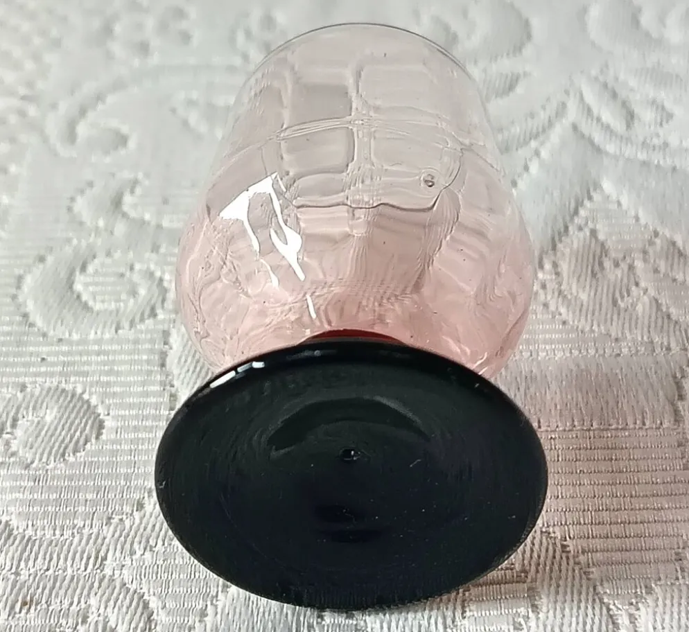 9 verres à liqueur français rose pied noir vintage france