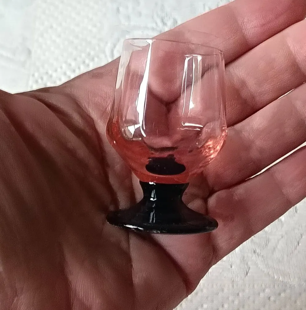 9 verres à liqueur français rose pied noir vintage france
