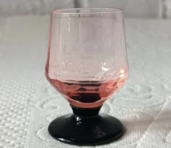 9 verres à liqueur français rose pied noir vintage france