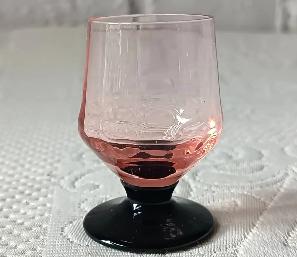 9 verres à liqueur français rose pied noir vintage france