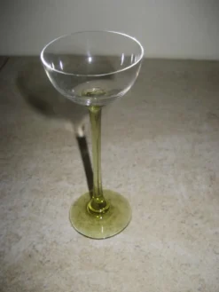 6 verres à liqueur sur pied Ouraline