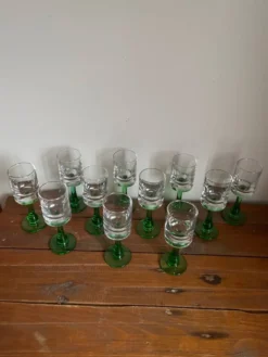 11 verres à pied